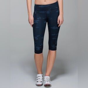 Lululemon Capri Heathered Texture Lotus Camo Oil Slick Blue/Alberta Lake